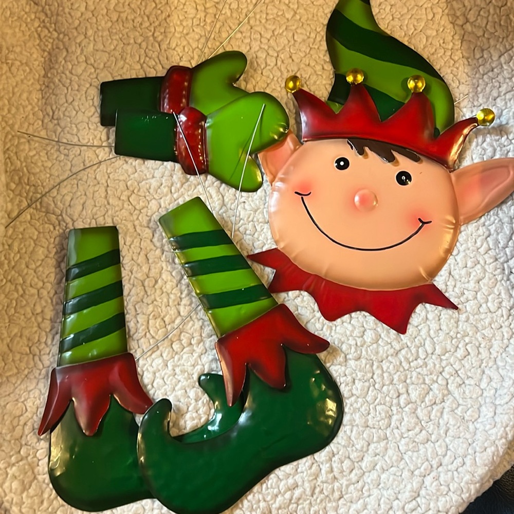Elf wreath making kits .